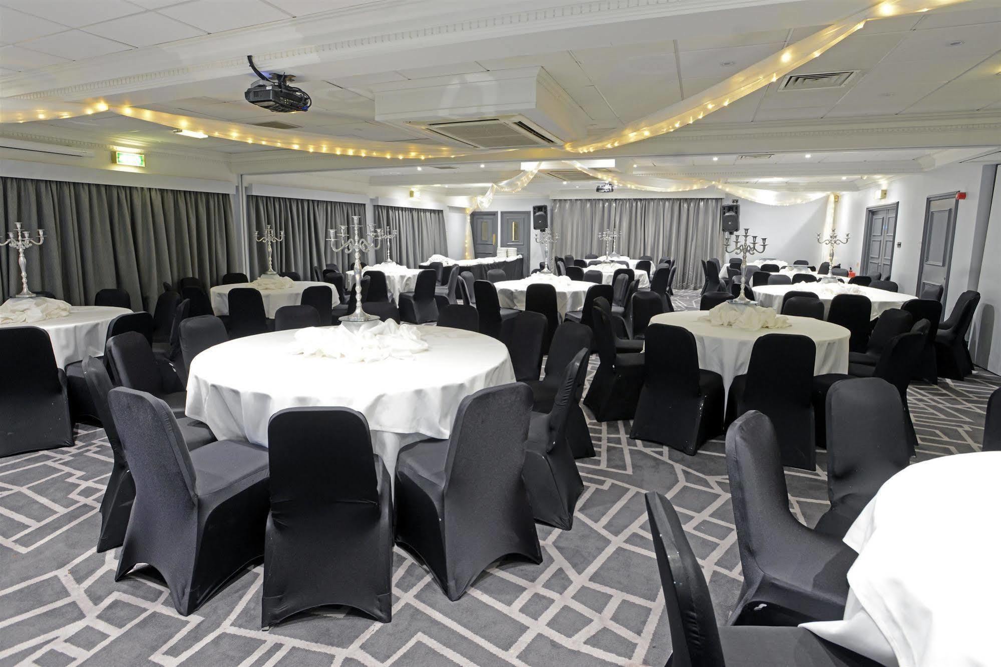 Village Hotel Manchester Cheadle Cheadle  Extérieur photo